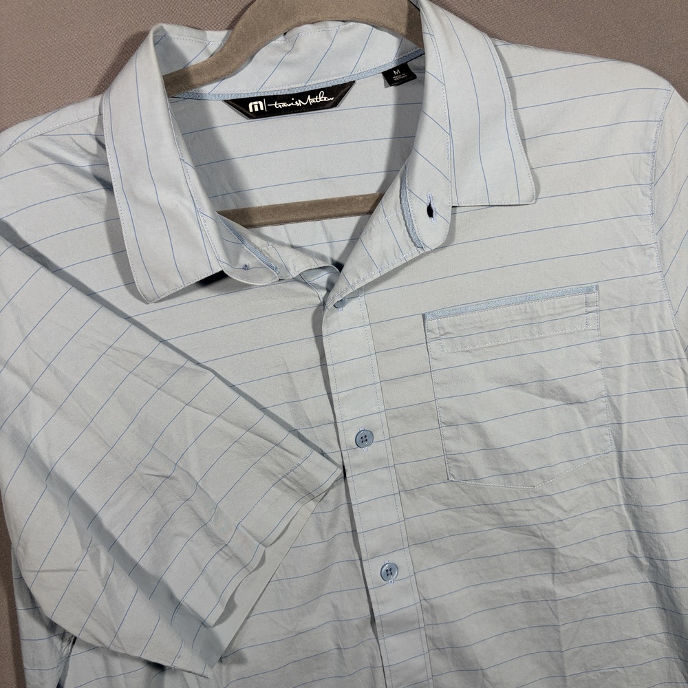 TravisMathew Shirt Men’s Medium Blue Striped Short Sleeve Button Up Classic Fit
